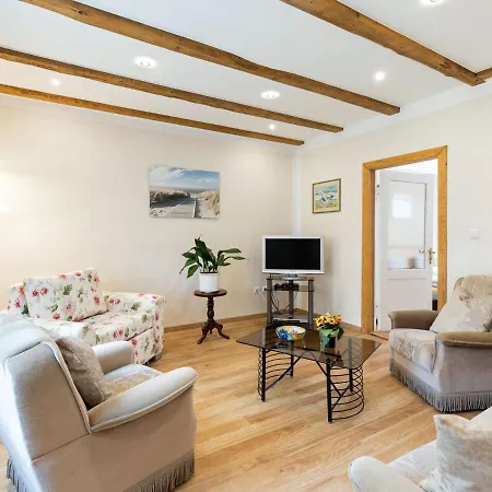 Modern In With Terrace Holiday home *