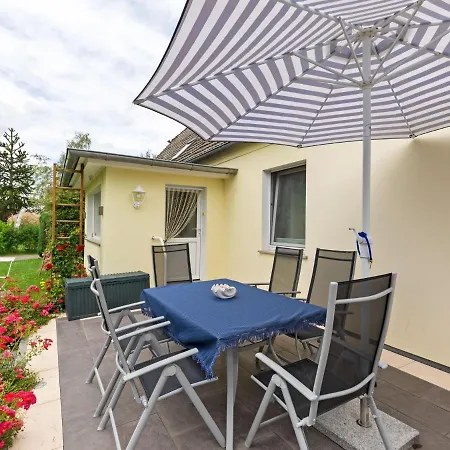 Modern In With Terrace Casa de Férias Zierow