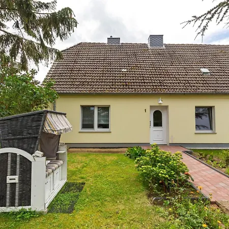 Modern In With Terrace Holiday home Zierow